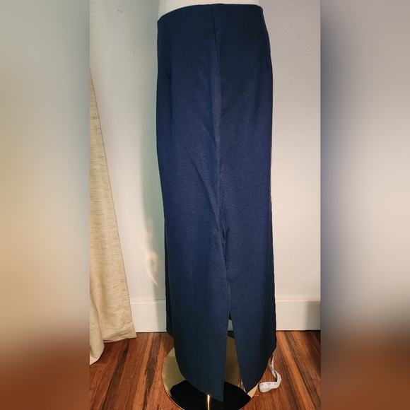 Womens long skirt with left side slit - Picture 4 of 6